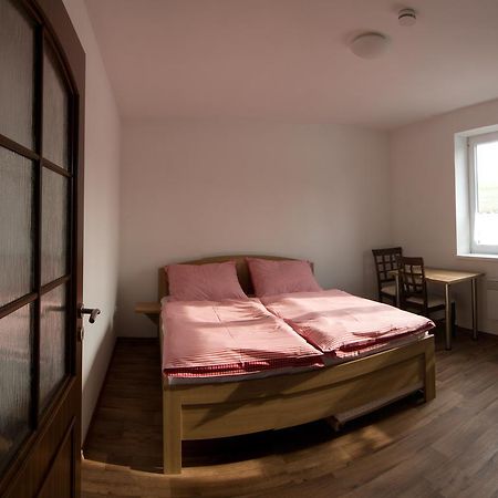 Hotel Penzion U Sklepu à Hovorany Extérieur photo