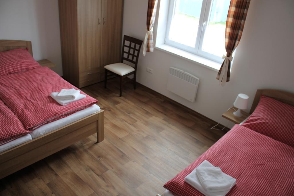 Hotel Penzion U Sklepu à Hovorany Extérieur photo