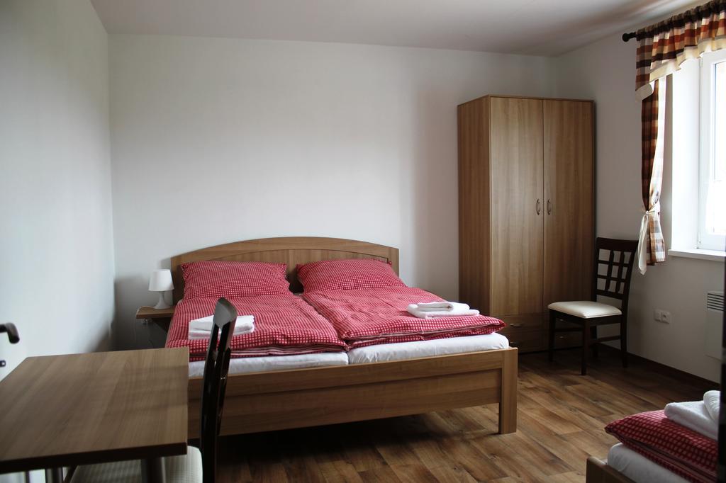 Hotel Penzion U Sklepu à Hovorany Extérieur photo